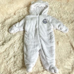 Little Wonders Hooded Fuzzy White Snowsuit Bunting 6-9 months